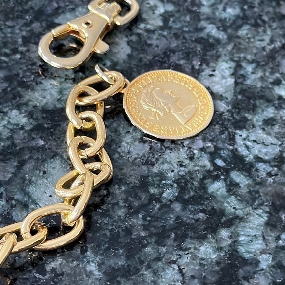 elizabeth 11 dei gratia regina f.d belt metallic 
coin​​​ - Picture 4 of 9